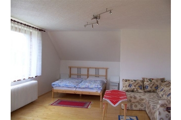 Slovačka Privát Uhorská Ves, Eksterijer